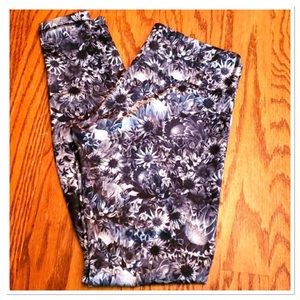 Lululemon Athletica Black Angel Wing Flowabunga Leggings